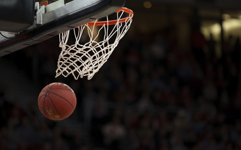 NBA篮球比赛精彩瞬间 - 球员扣篮动作特写
