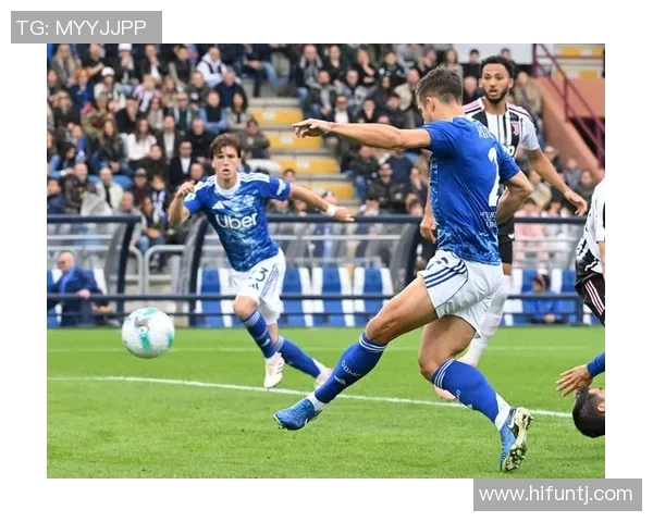 意甲激战曼联与AC米兰握手言和精彩瞬间引发全场热烈反响